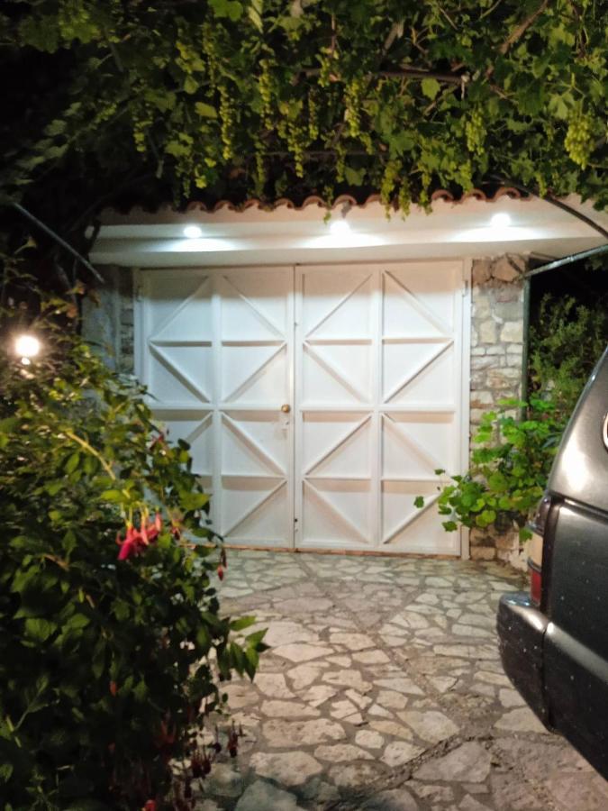 Hostal Rosemary House Sarandë Exterior foto